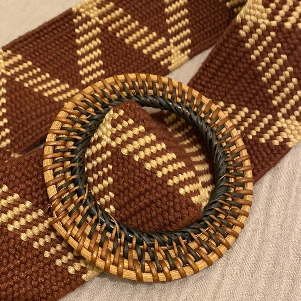 Zara material / raffia summer belt . Size USA 30 .